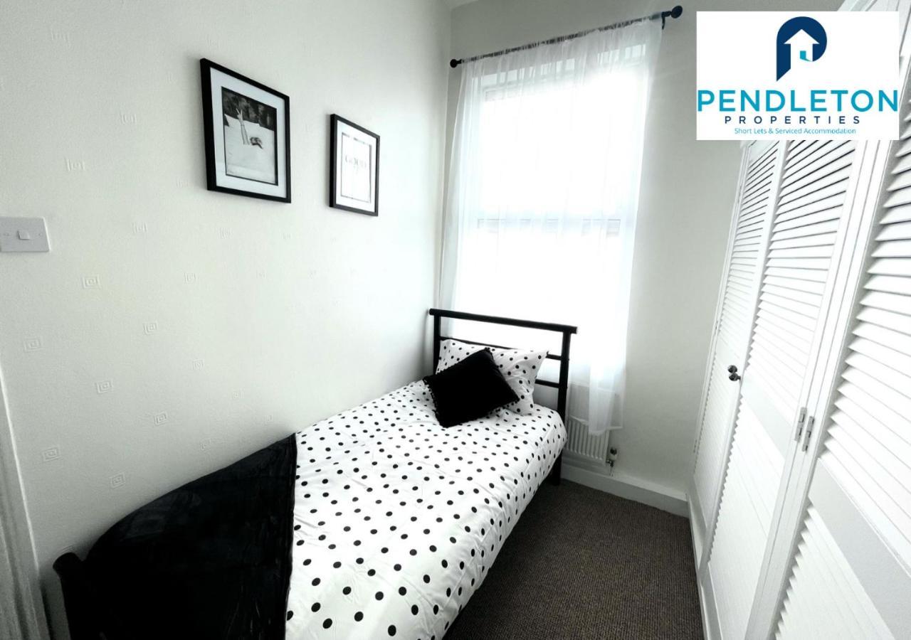 Modern 3 Bed House With Free Parking And Wi-Fi Villa Preston  Eksteriør bilde